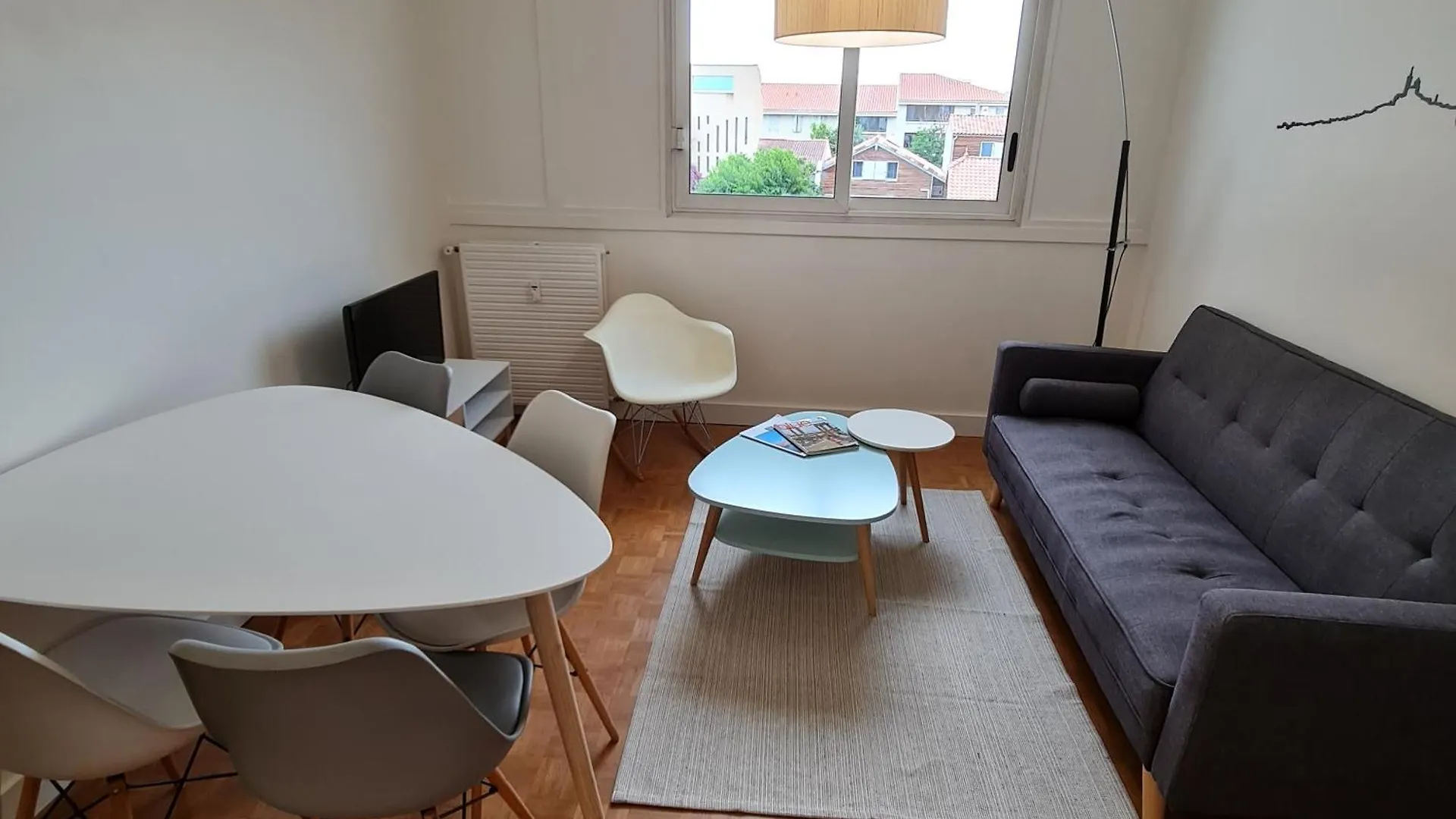 La Madrague Appartement Front De Mer contacts